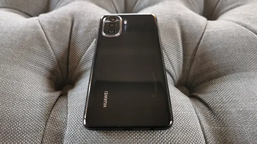 Kekurangan Huawei Nova Y70 Plus